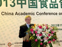 Professor Luciano Piergiovanni made keynote speech.